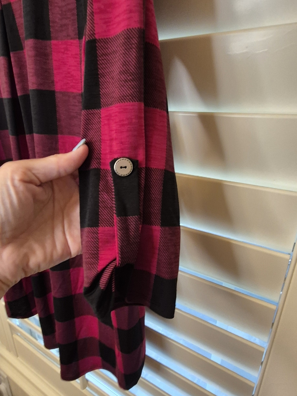 Boutique Women's Red and Black Buffalo Plaid V Neck Tunic Top 3/4 Sleeve Sz L - Picture 4 of 4